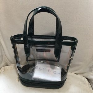 Neely & Chloe NWOT Forest Green Bucket Bag